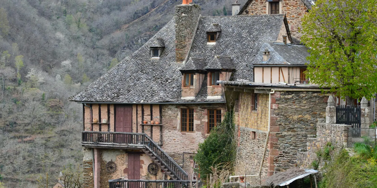 Maison ancienne en pierre typique du bocage